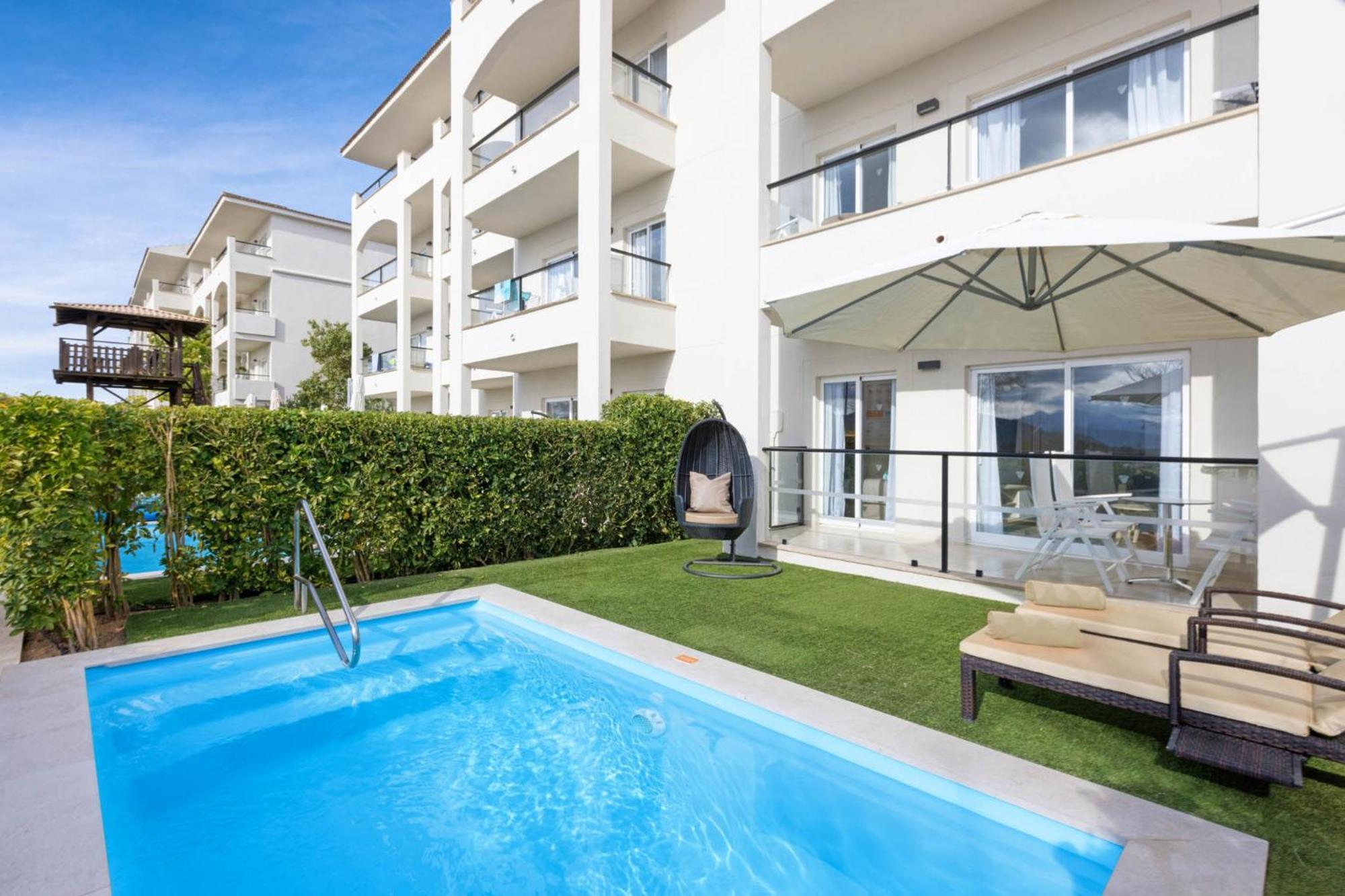 Apartment Private Pool Selection Club